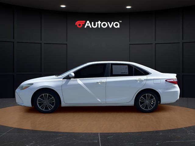 Used 2016 Toyota Camry SE image 2