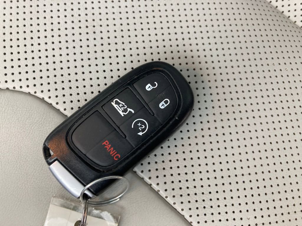 Used 2021 Jeep Cherokee Limited image 33