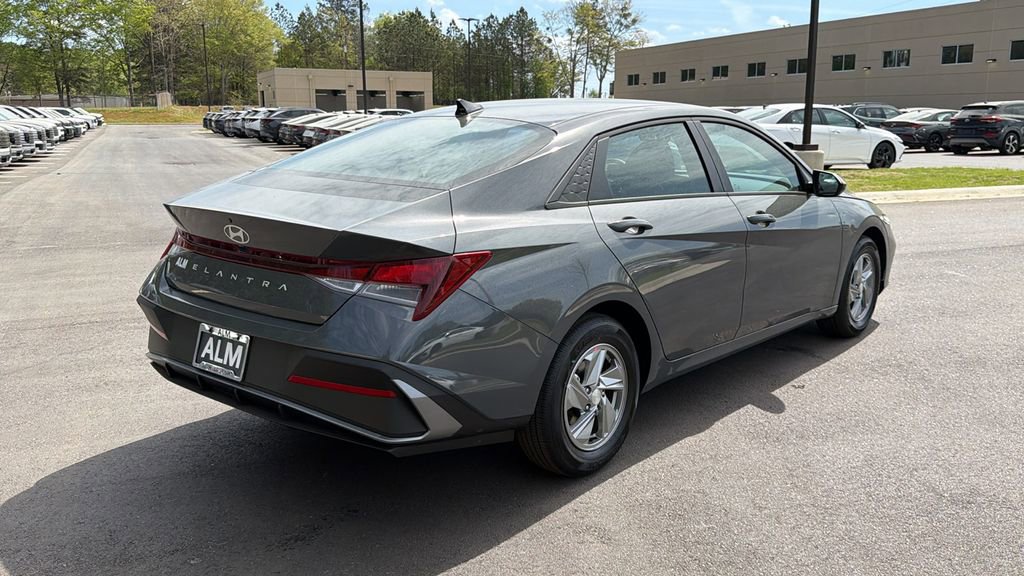 New 2026 Hyundai Elantra SE image 5