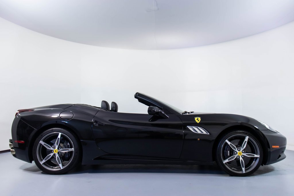Used 2014 Ferrari California image 3
