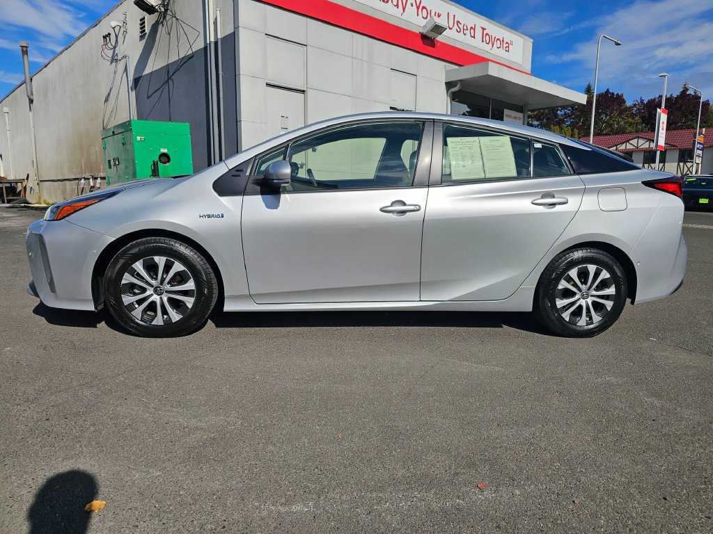Used 2021 Toyota Prius LE AWD/4WD image 4
