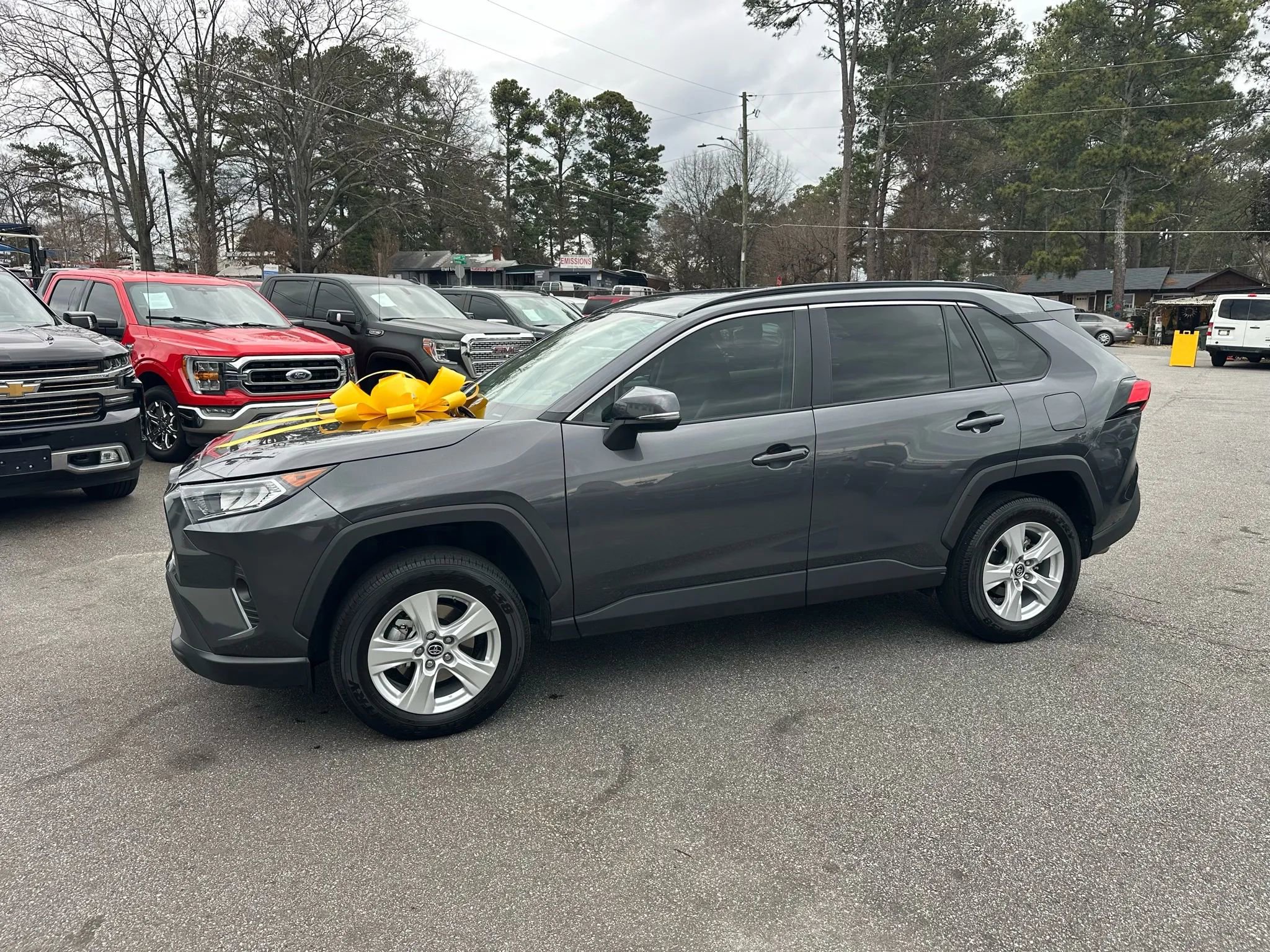 Used 2019 Toyota RAV4 XLE w/ Convenience Package image 4