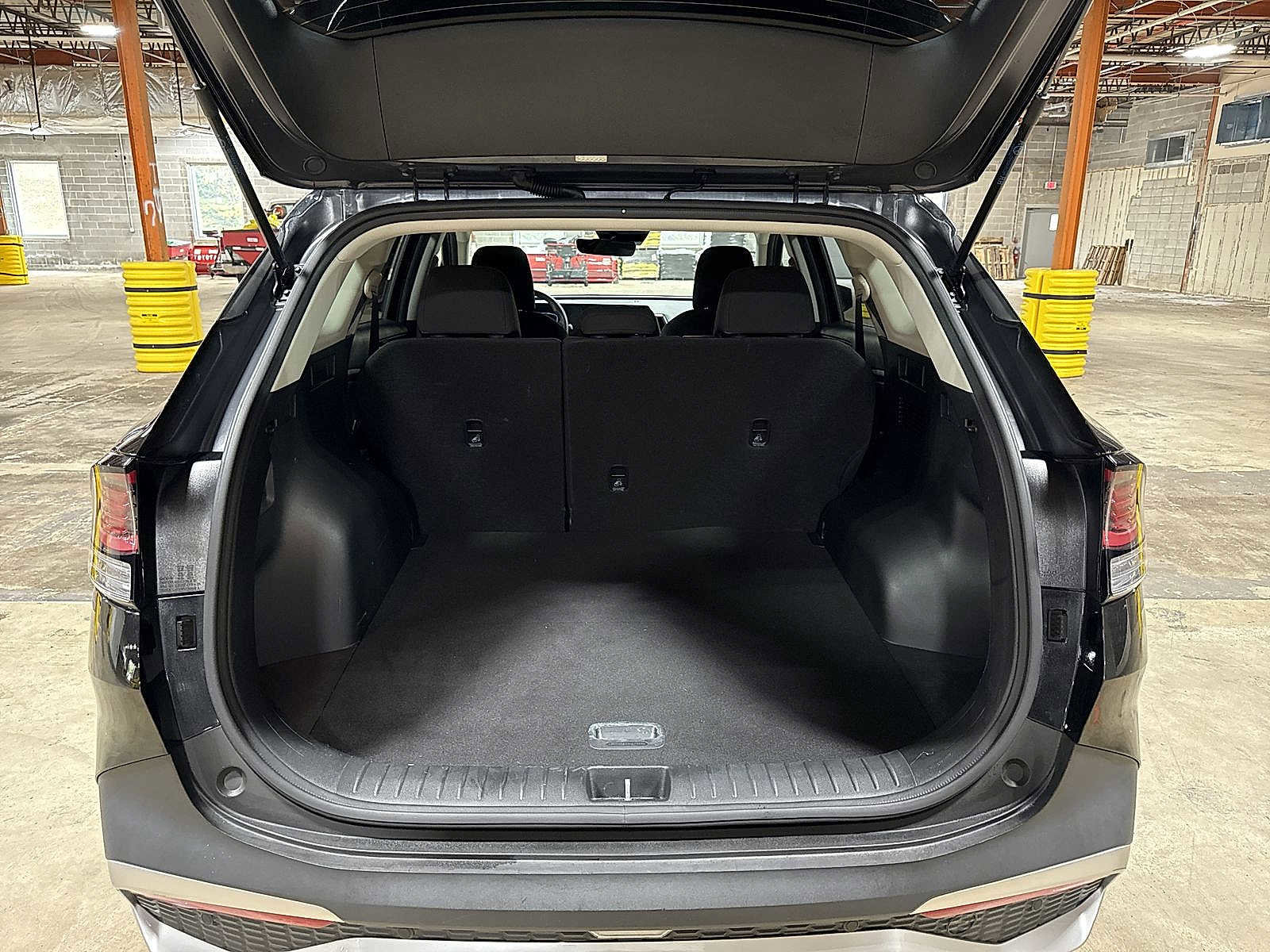 Used 2024 Kia Sportage LX image 11