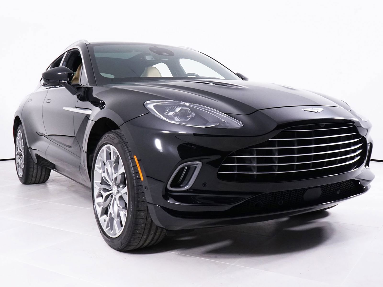 Used 2023 Aston Martin DBX image 17