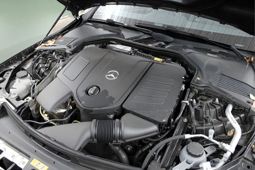 Used 2025 Mercedes-Benz CLE 300 4MATIC Coupe image 34