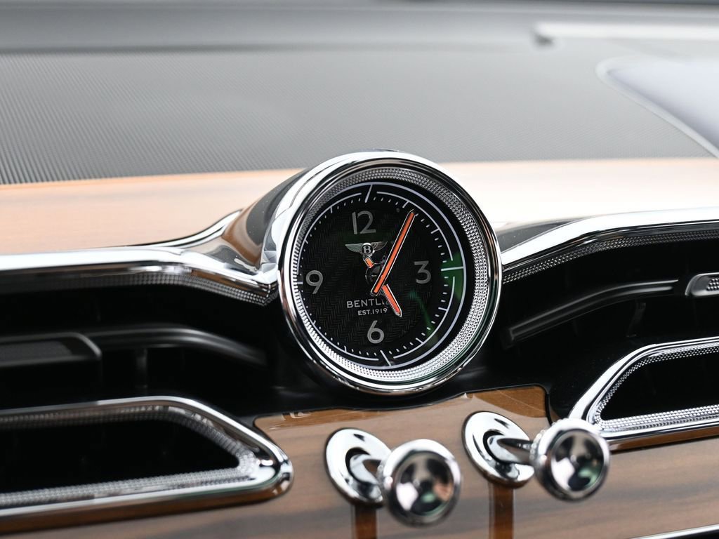 Used 2025 Bentley Bentayga AWD/4WD image 22