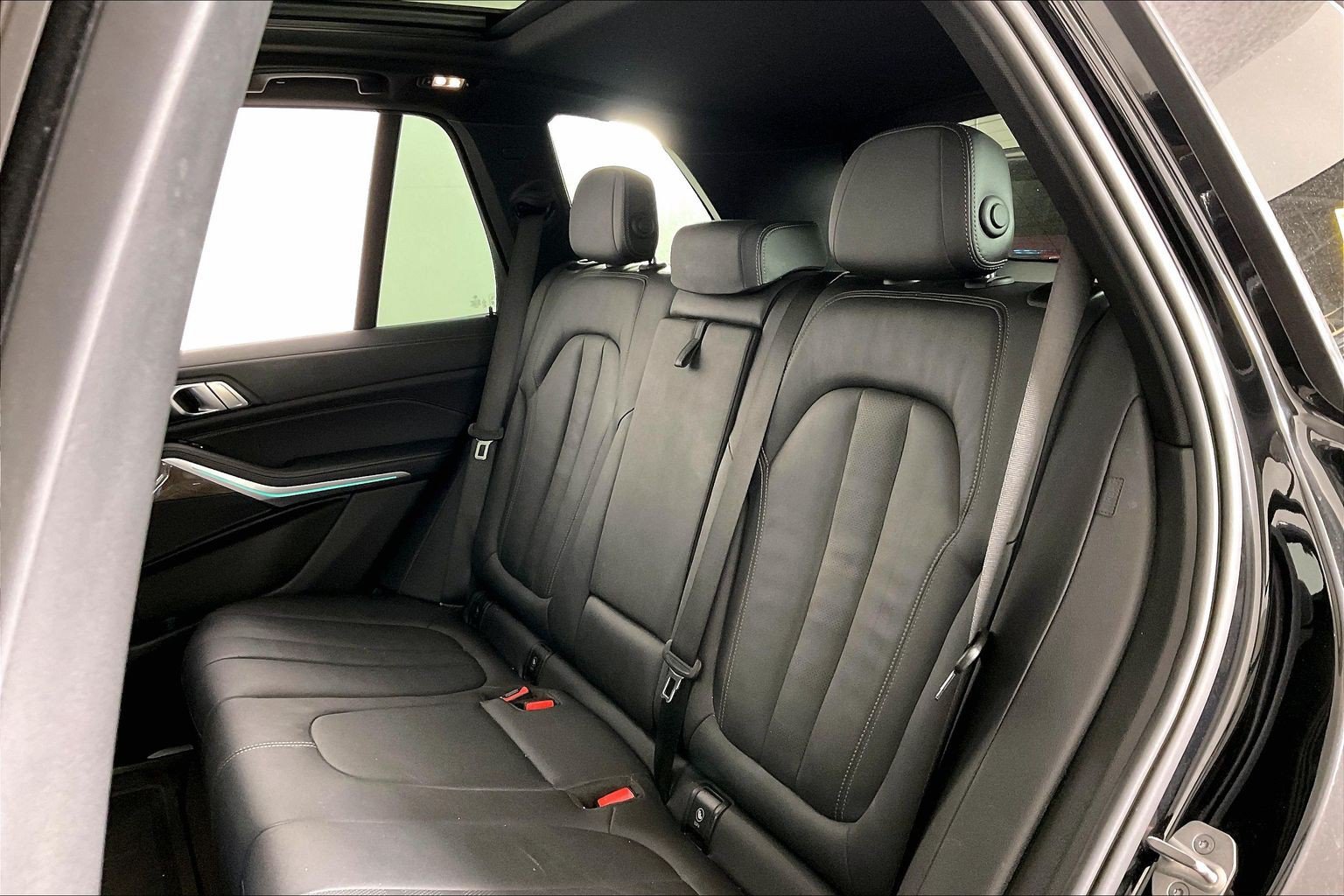 Certified 2022 BMW X5 xDrive40i w/ Premium Package AWD/4WD image 8