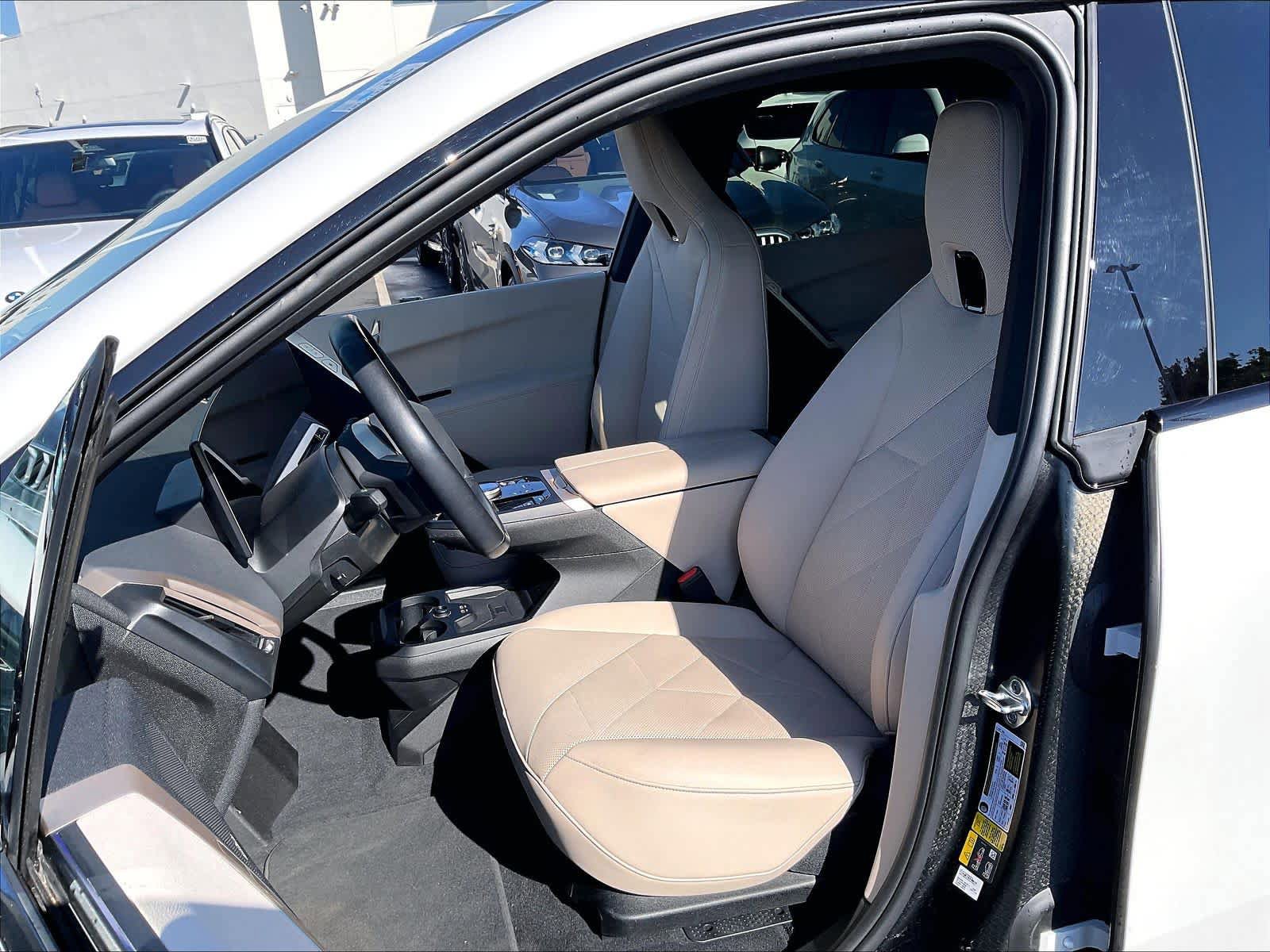 Used 2024 BMW iX xDrive50 w/ Convenience Package AWD/4WD image 22