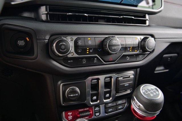 Used 2024 Jeep Wrangler Rubicon AWD/4WD image 21