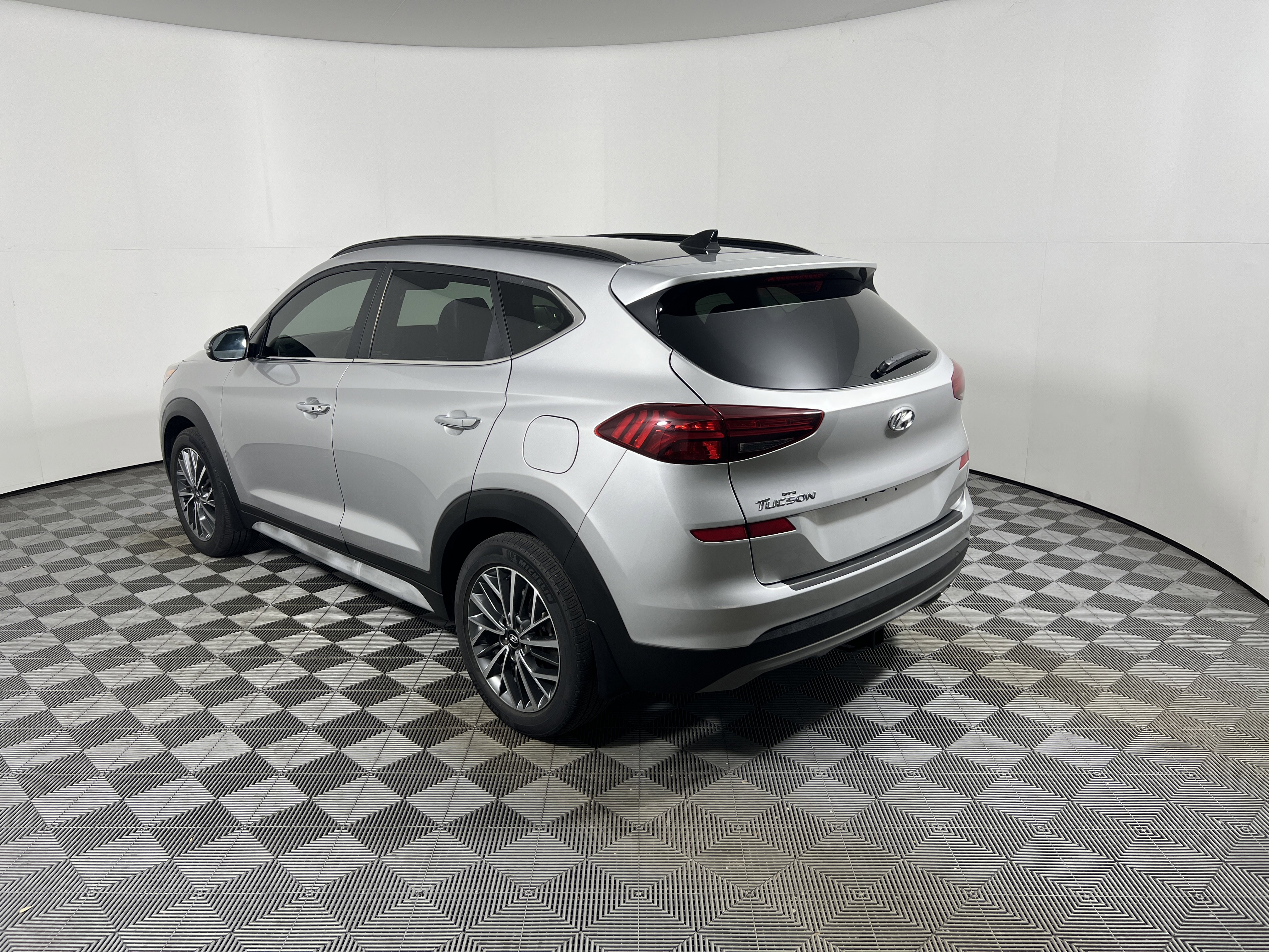 Used 2021 Hyundai Tucson Ultimate w/ Cargo Package FWD image 3