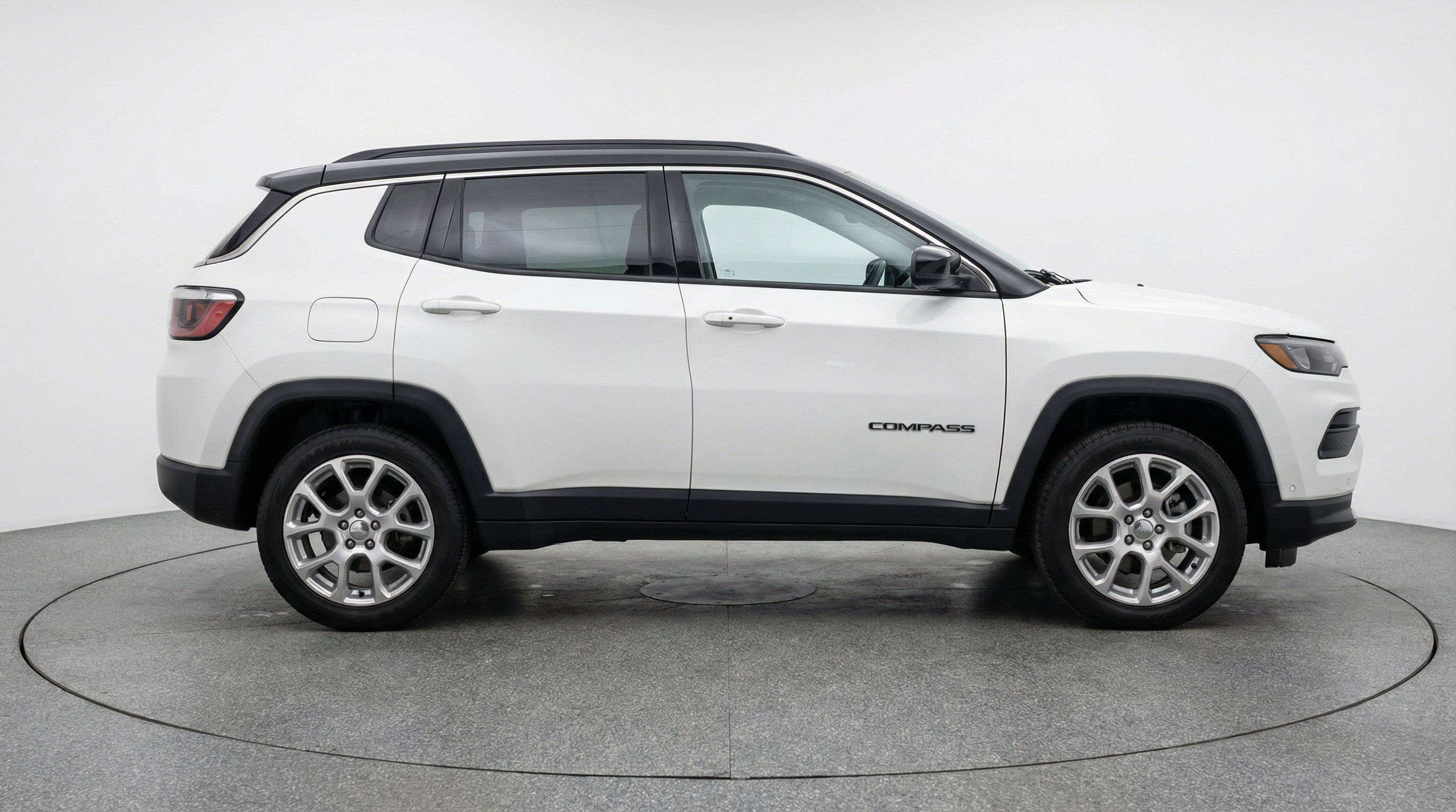 Used 2025 Jeep Compass Limited image 11