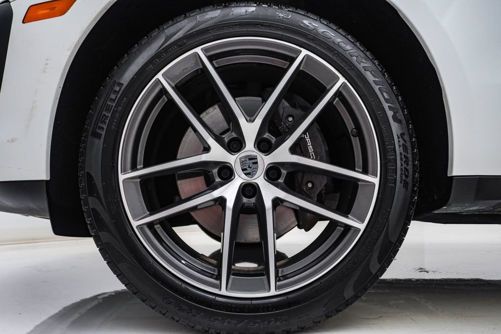 Certified 2023 Porsche Macan AWD/4WD image 13