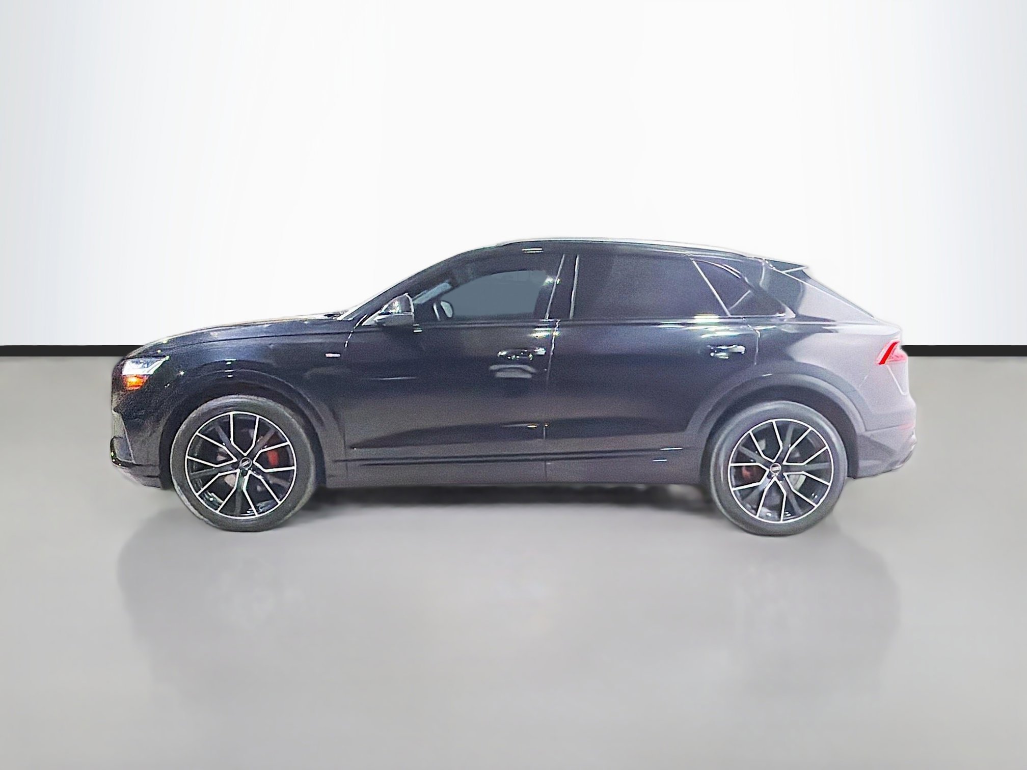 Used 2023 Audi Q8 Prestige image 2