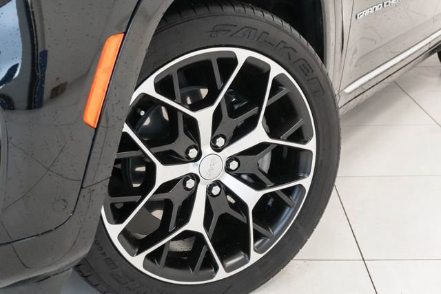 Used 2022 Jeep Grand Cherokee Summit image 2