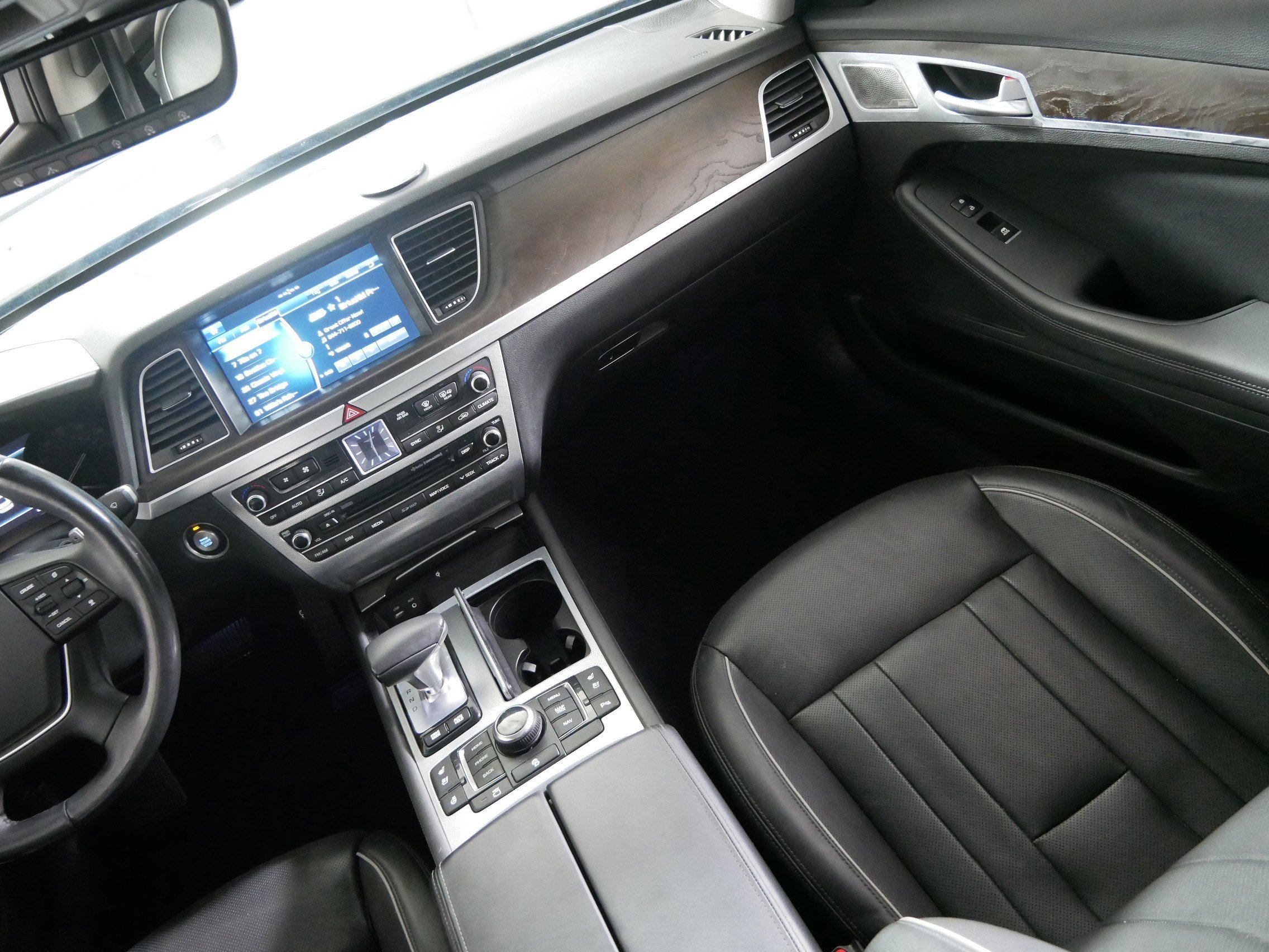 Used 2018 Genesis G80 3.8 w/ Option Group 03 image 11