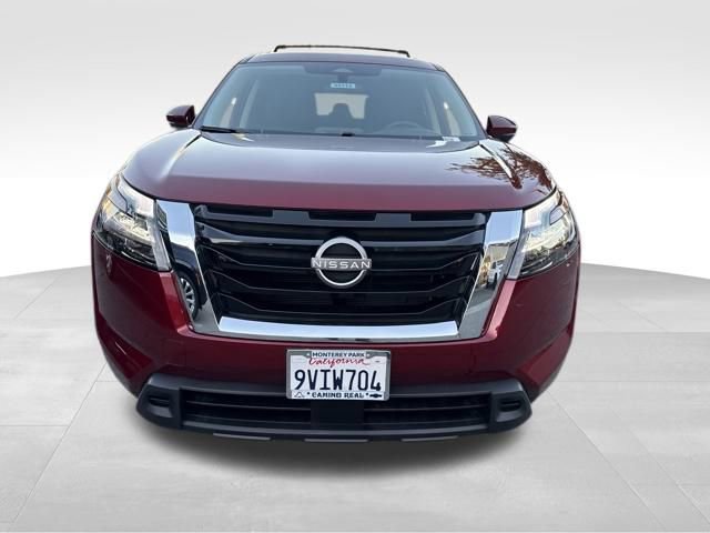 Used 2025 Nissan Pathfinder SV image 8