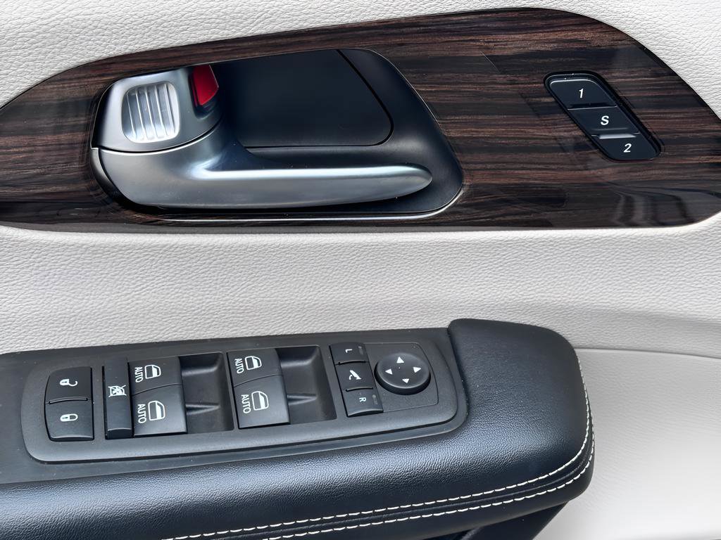 Used 2022 Chrysler Pacifica Limited FWD image 29