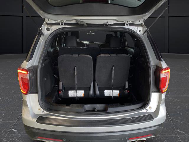 Used 2018 Ford Explorer XLT image 11