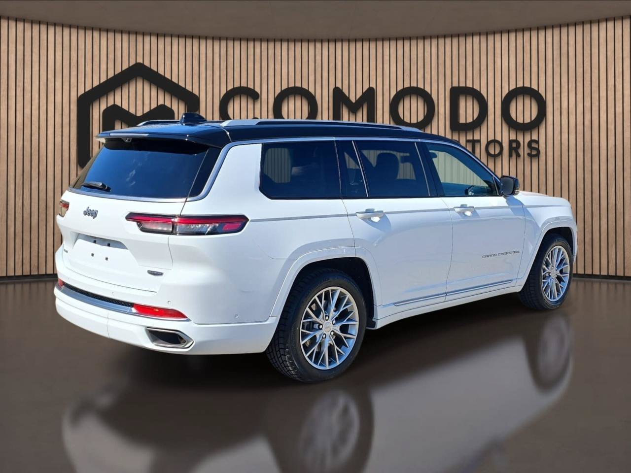 Used 2024 Jeep Grand Cherokee L Summit w/ Advanced Protech Group IV AWD/4WD image 3