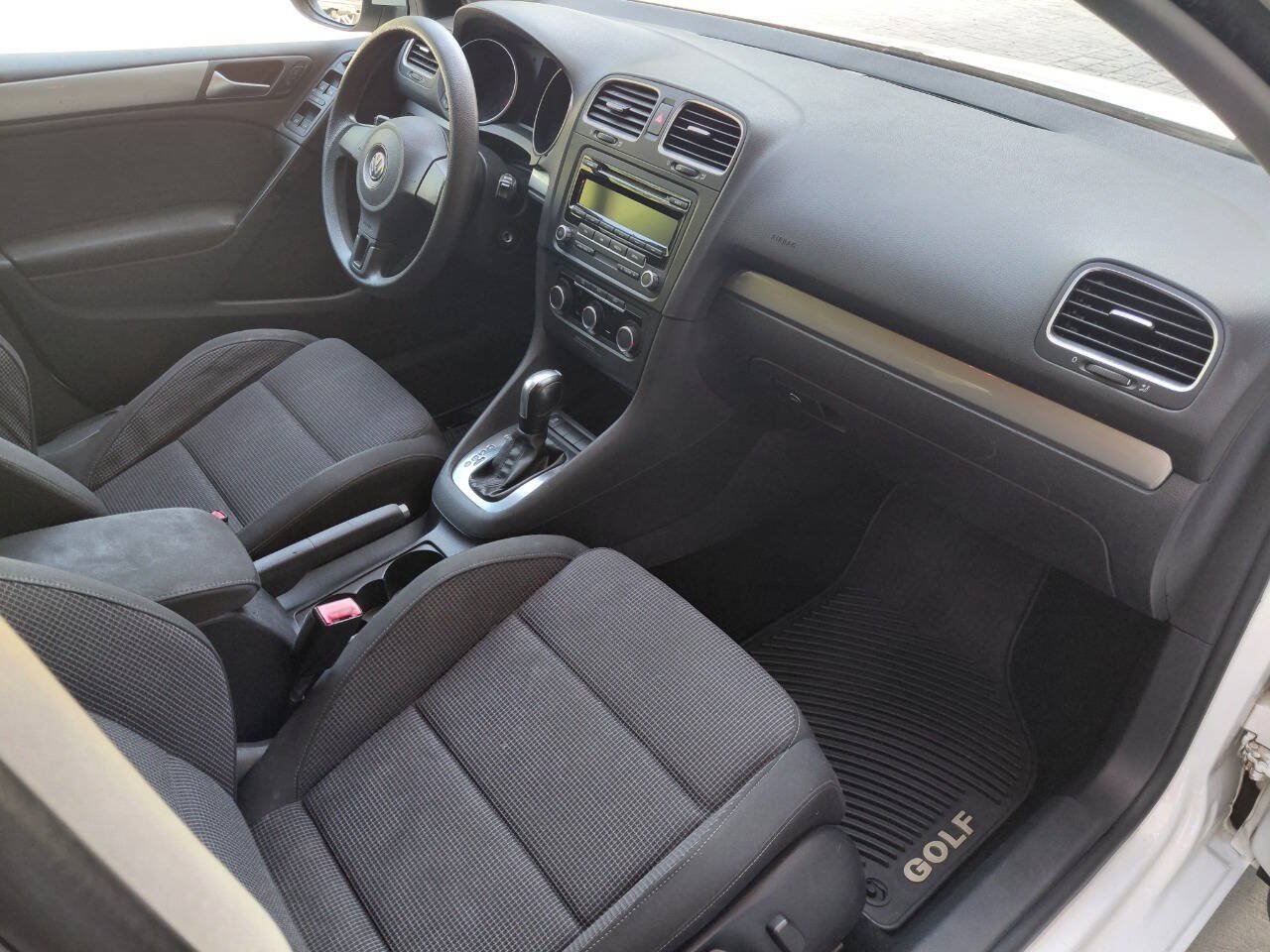Used 2014 Volkswagen Golf 4-Door FWD image 4