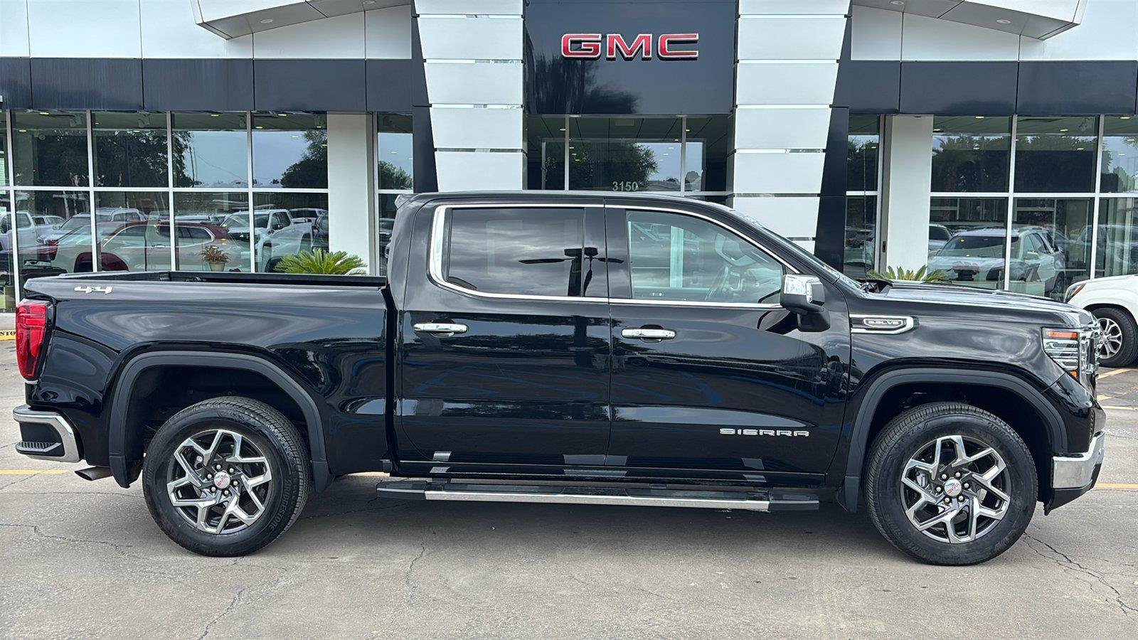 Certified 2024 GMC Sierra 1500 SLT w/ SLT Convenience Package AWD/4WD image 9
