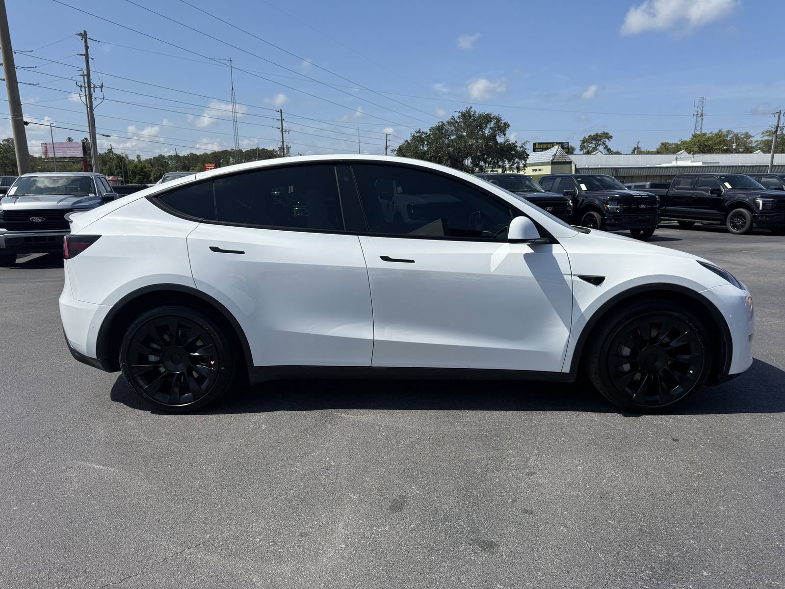 Used 2022 Tesla Model Y Long Range AWD/4WD image 3