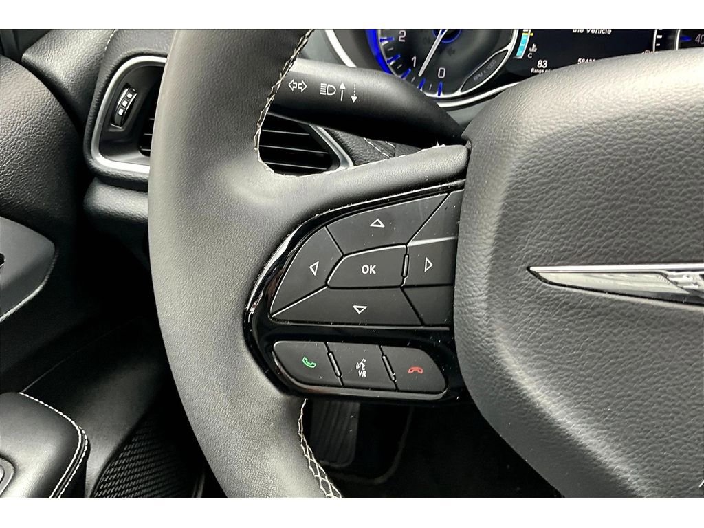 Used 2025 Chrysler Pacifica Limited image 25