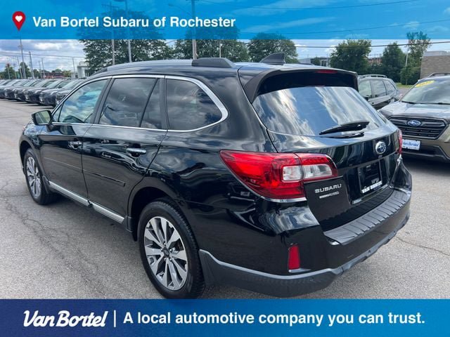 Used 2017 Subaru Outback 2.5i Touring AWD/4WD image 4