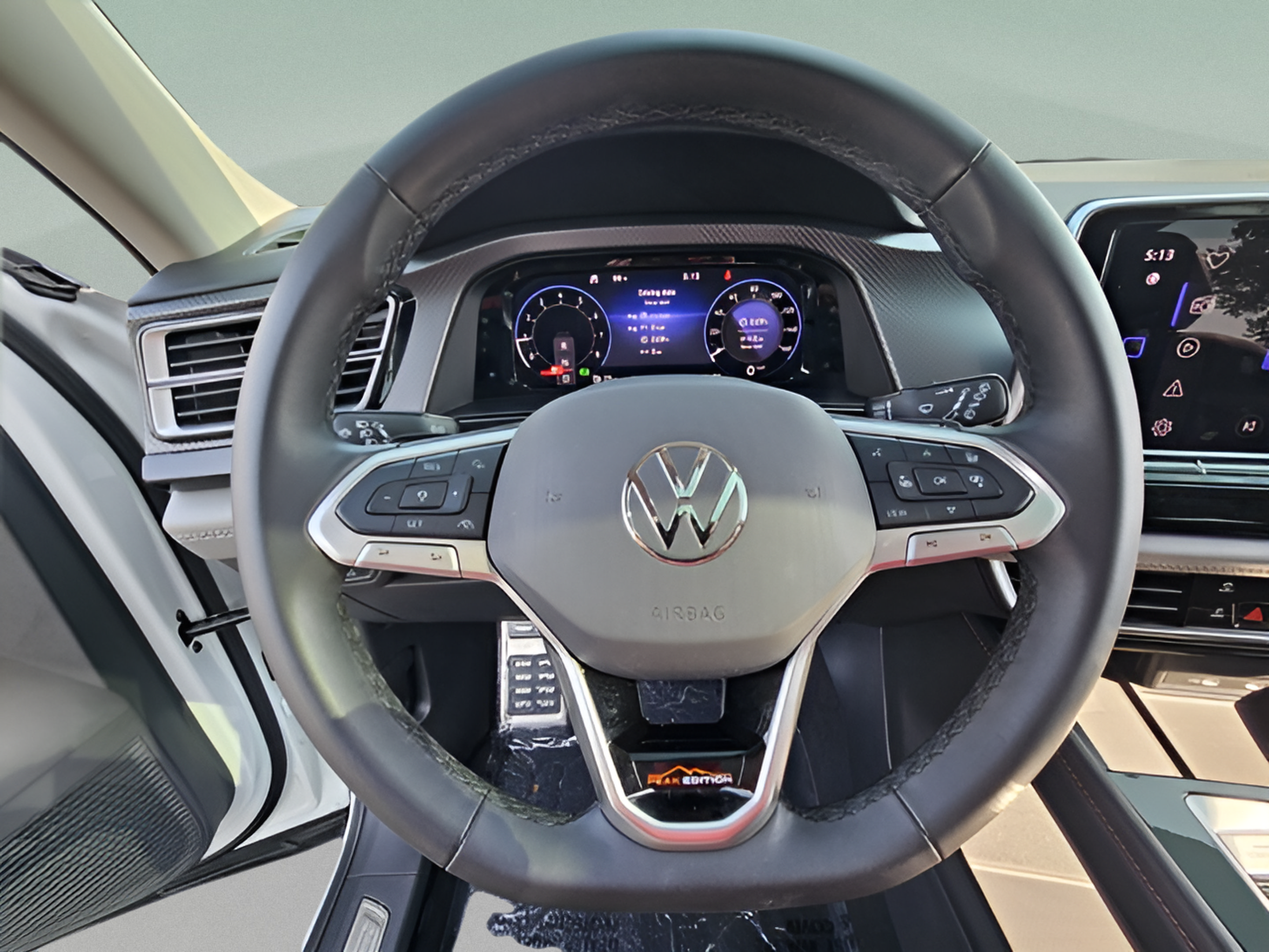 Used 2024 Volkswagen Atlas Peak Edition SE AWD/4WD image 23