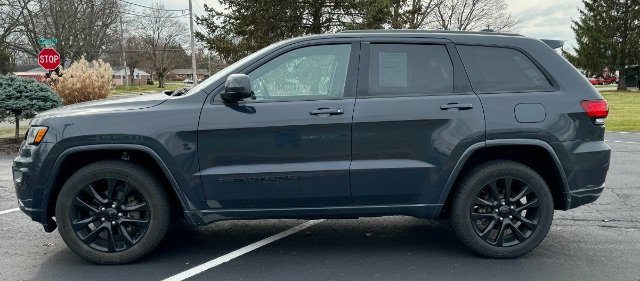 Used 2018 Jeep Grand Cherokee Altitude AWD/4WD image 8