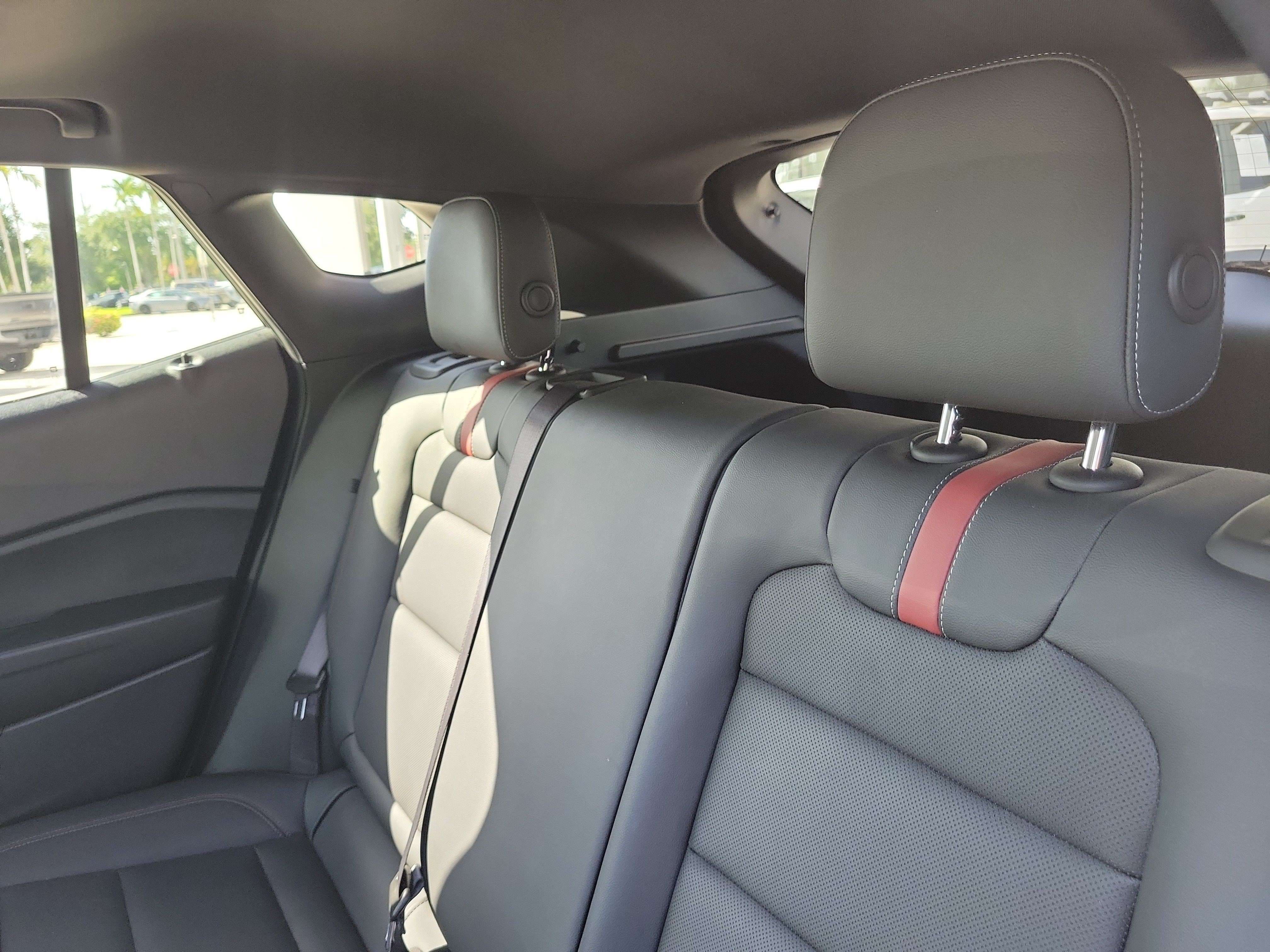 Used 2024 Chevrolet Trax RS w/ Sunroof Package FWD image 13