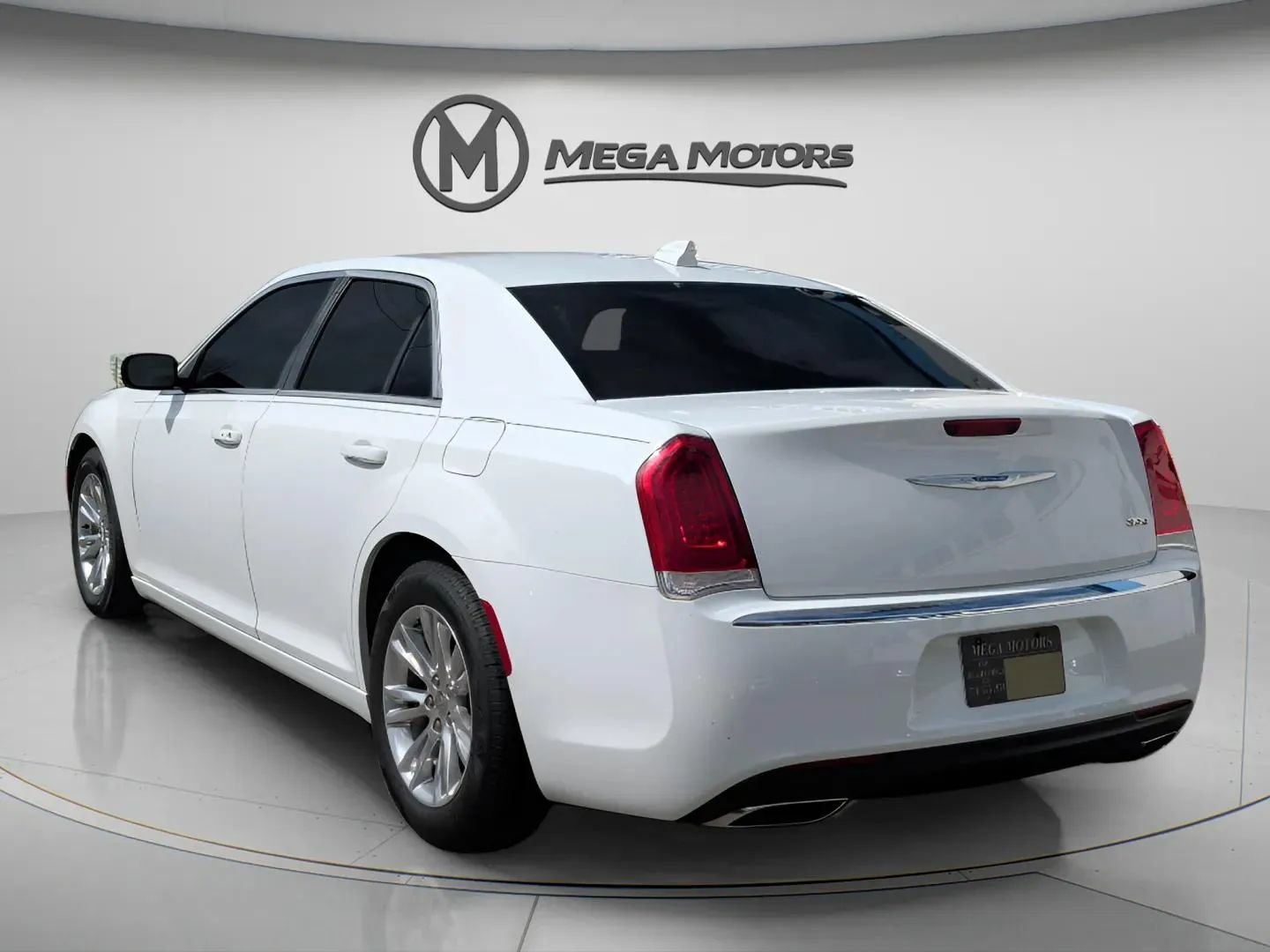 Used 2021 Chrysler 300 Touring w/ Driver Convenience Group RWD image 5