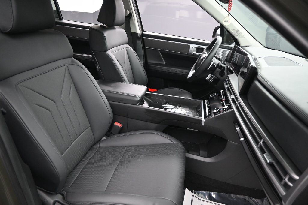 Used 2026 Hyundai Santa Fe SEL FWD image 32