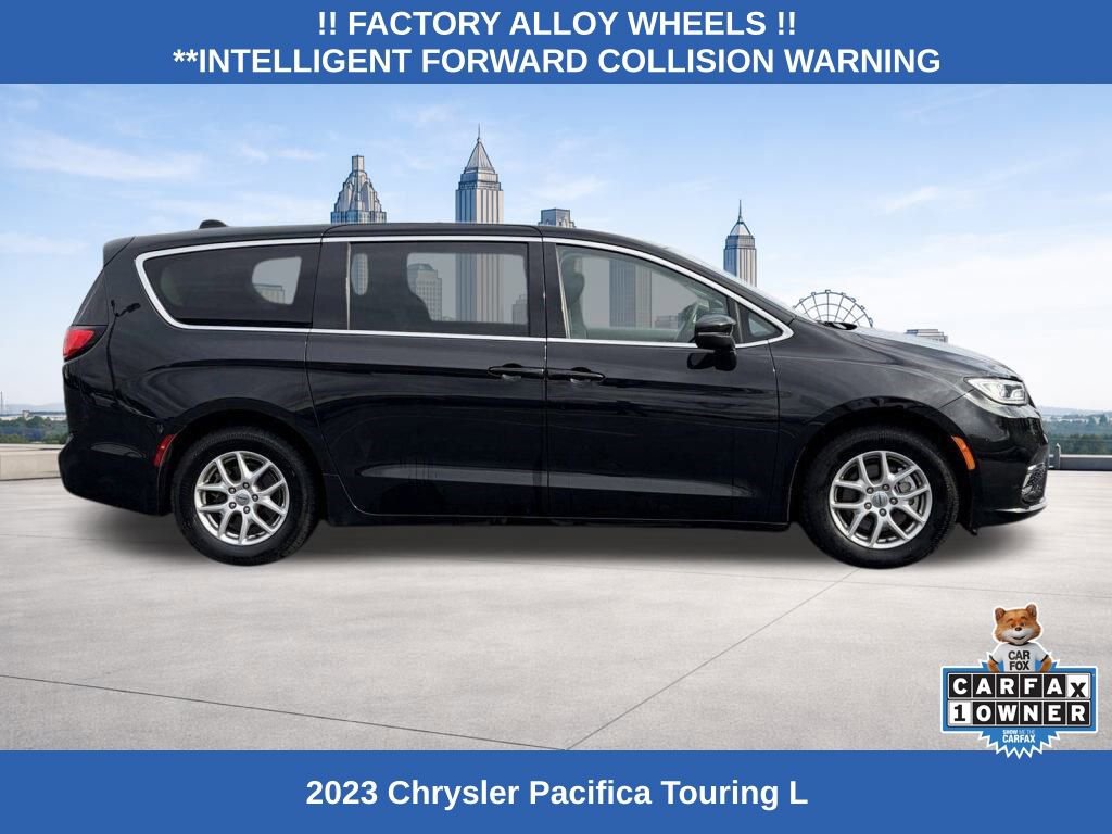 Used 2023 Chrysler Pacifica Touring-L image 6