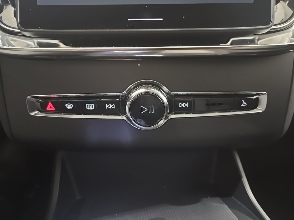 New 2026 Volvo XC90 B6 Plus w/ Protection Package Premier AWD/4WD image 15