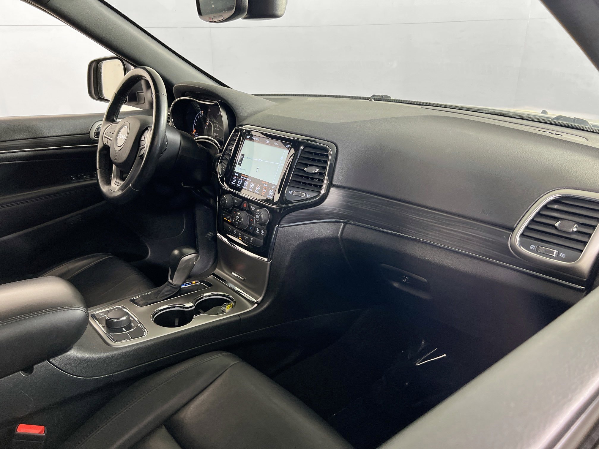 Used 2022 Jeep Grand Cherokee Limited image 28