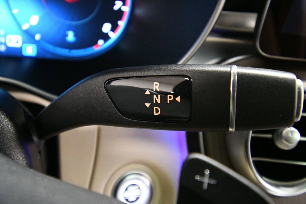 Used 2021 Mercedes-Benz GLC 300 4MATIC image 18