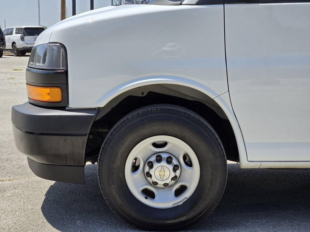 Used 2025 Chevrolet Express 3500 LS RWD image 8