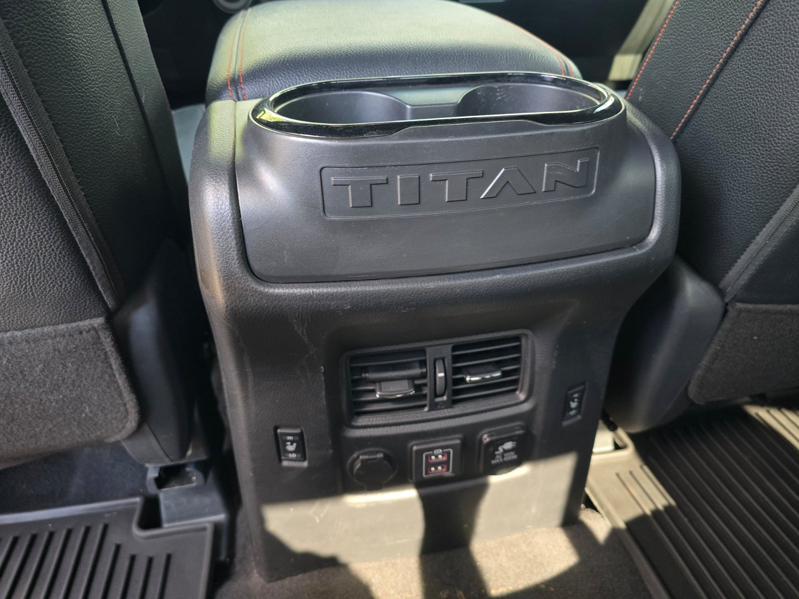 Used 2021 Nissan Titan PRO-4X w/ Pro-4x Convenience Package AWD/4WD image 25