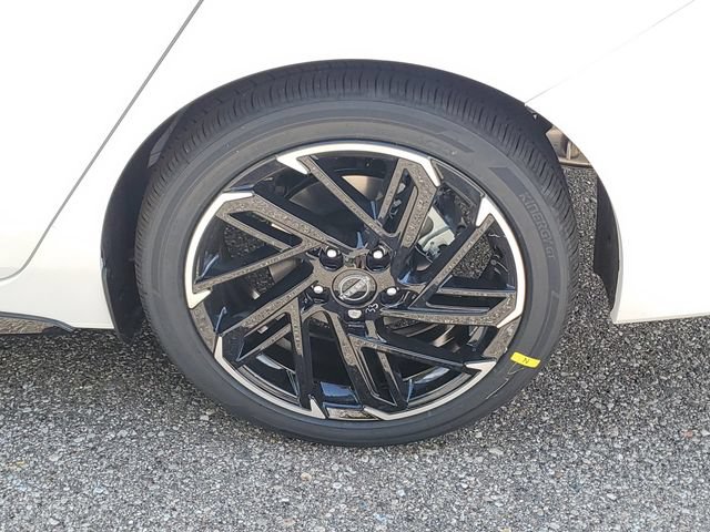 New 2026 Nissan Sentra SR w/ SR Premium Package FWD image 30