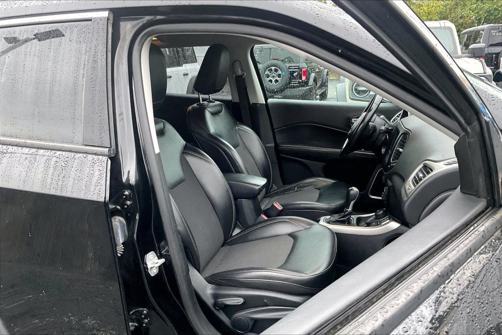 Used 2019 Jeep Compass Latitude w/ Popular Equipment Group AWD/4WD image 6