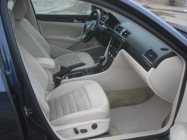 Used 2014 Volkswagen Passat TDI SEL Premium FWD image 18