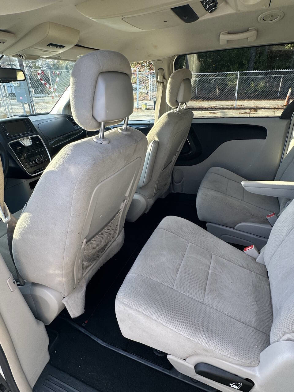 Used 2013 Chrysler Town & Country Touring image 13