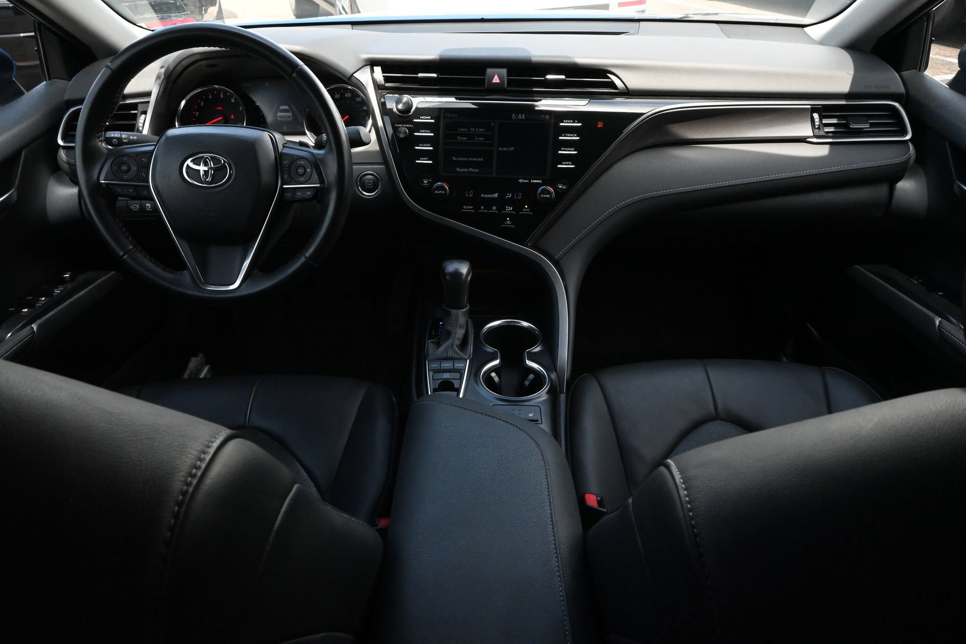 Used 2020 Toyota Camry XSE FWD image 8