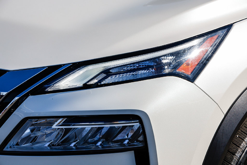 Used 2023 Nissan Rogue SV FWD image 8