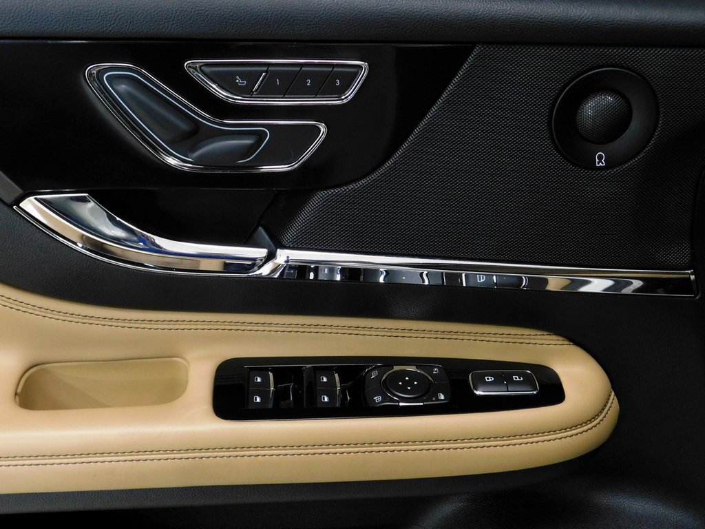 Used 2021 Lincoln Corsair Reserve image 29