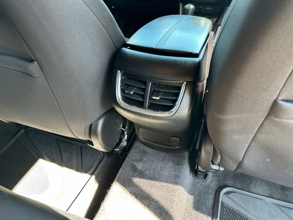 Used 2017 Chevrolet Malibu LT FWD image 17