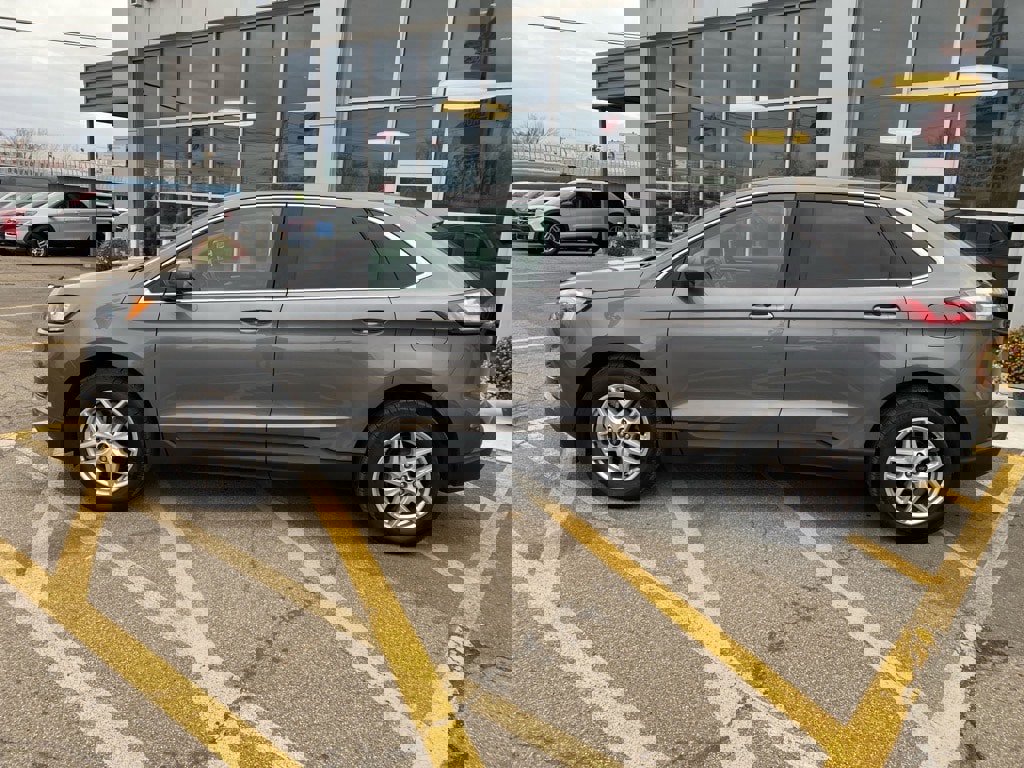 Used 2024 Ford Edge SEL w/ Convenience Package image 2