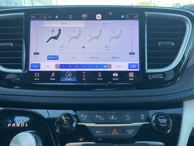 Used 2021 Chrysler Pacifica Touring-L w/ Premium & Safety Sphere Group image 19