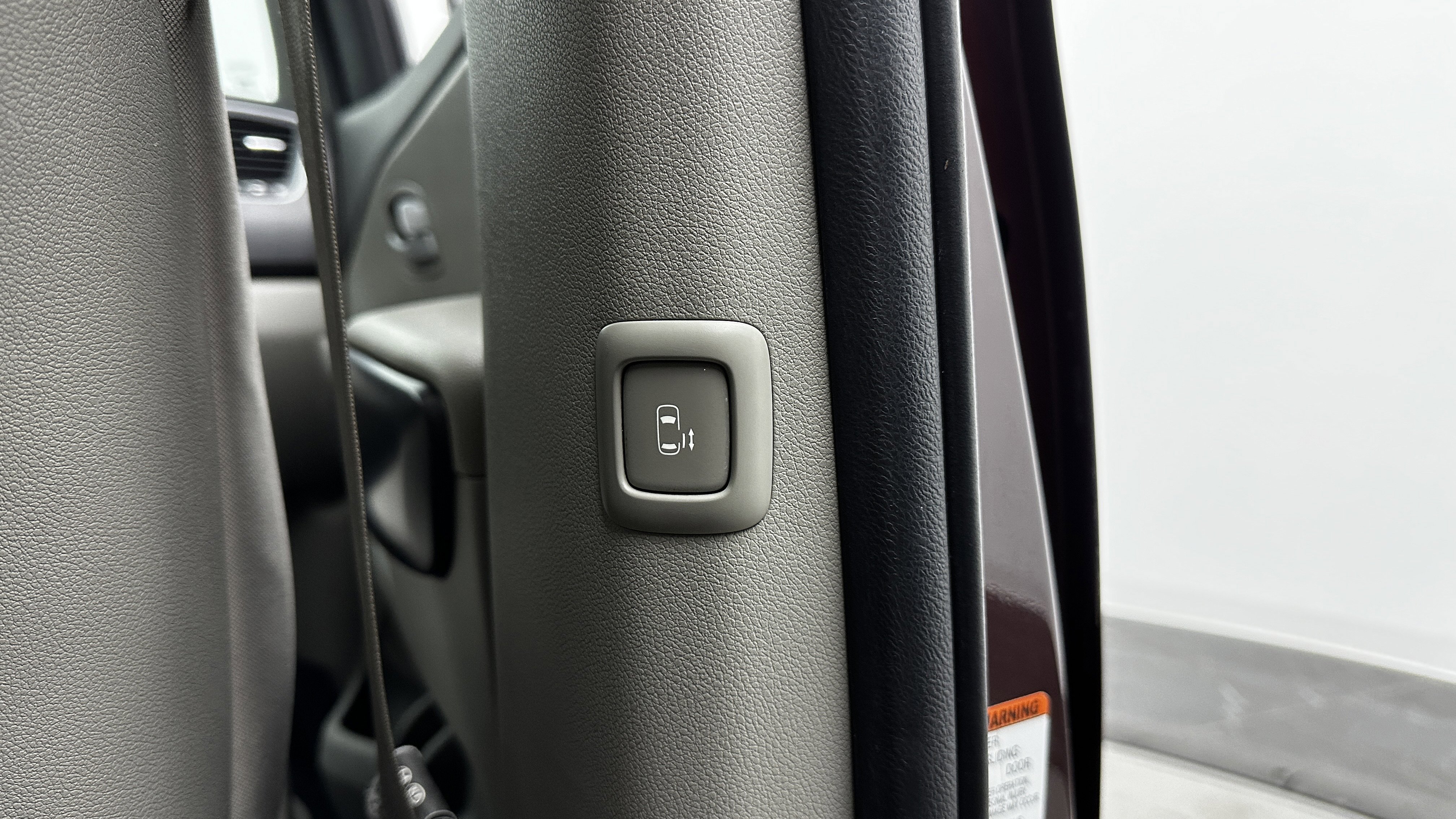 Used 2018 Kia Sedona LX image 31